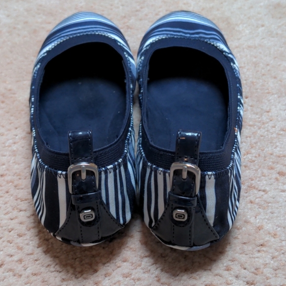 NWOT Bandolino Striped Flats - Picture 4 of 6